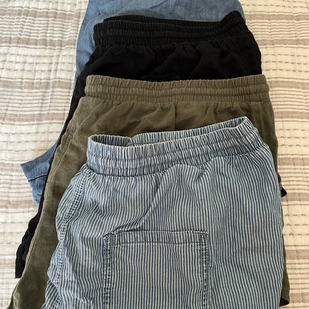 Universal Thread Blue and Black Shorts Comfortable Joggers